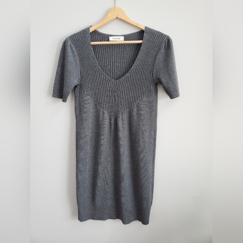 Vitrin charcoal v neck short sleeve dress. No size fits Womens small best EUC